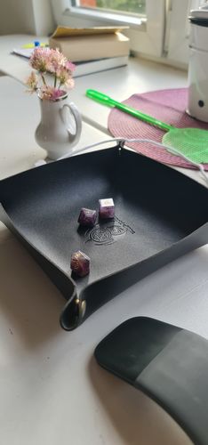 Customer photo review of Würfelteller Kunstleder schwarz