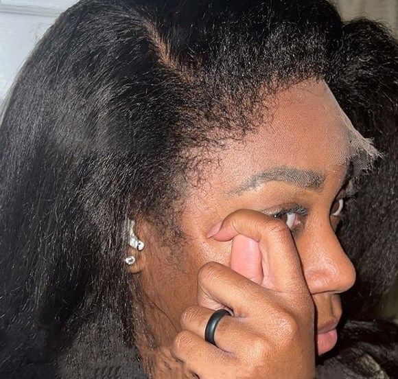 Customer photo review of 4C Edges | Luvwin 180% Density Deep Side Parted Undetectable Lace Glueless Kinky Straight Bob Wig