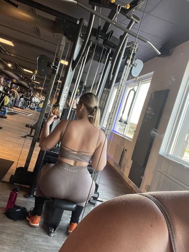 Customer photo review of Choco Brown Essence Seamless Top