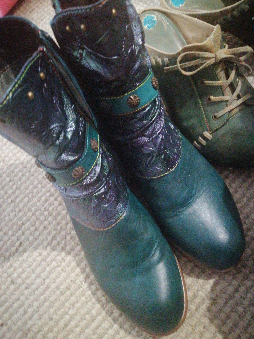 Customer photo review of Retro Painted Buckle Flat Shoes