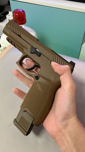Customer photo review of SIG SAUER M17 (P320) GREEN GAS GBB AIRSOFT PISTOL - TAN (BY SIG AIR & VFC) - 6MM