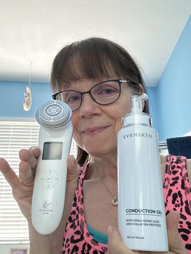Customer photo review of EvenSkyn® Lumo: Premium Anti-Aging & Skin Tightening Handset