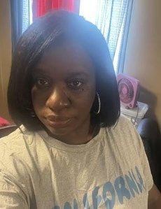 Customer photo review of 4C Edges | Luvwin 180% Density Deep Side Parted Undetectable Pre-cut Lace Glueless Kinky Straight Bob Wig