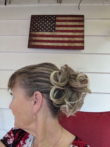 Customer photo review of JuvaBun Messy Bun