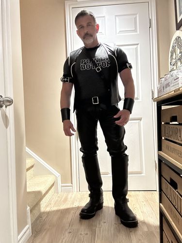 Customer photo review of Men's Real Leather Pants Black
