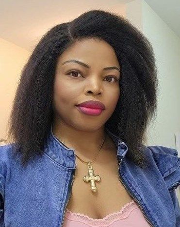 Customer photo review of 4C Edges | Luvwin 180% Density Deep Side Parted Undetectable Pre-cut Lace Glueless Kinky Straight Bob Wig