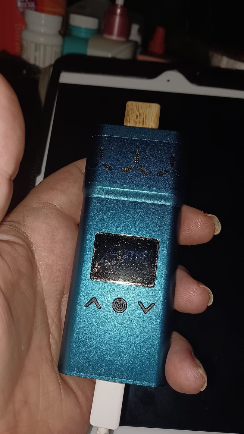 Customer photo review of X ROYAL EDITION | Dry Herb & Concentrate Vaporizer – Super-Fast Heating, Slim Design, Discreet Use