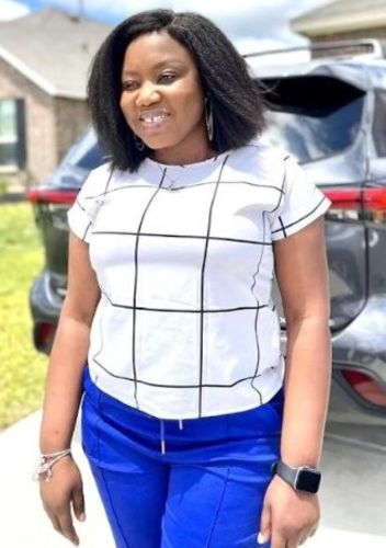 Customer photo review of 4C Edges | Luvwin 180% Density Deep Side Parted Undetectable Pre-cut Lace Glueless Kinky Straight Bob Wig