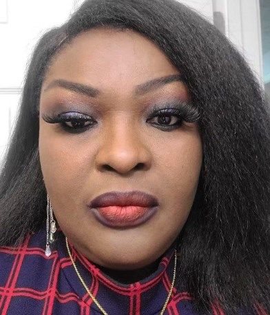 Customer photo review of 4C Edges | Luvwin 180% Density Deep Side Parted Undetectable Pre-cut Lace Glueless Kinky Straight Bob Wig