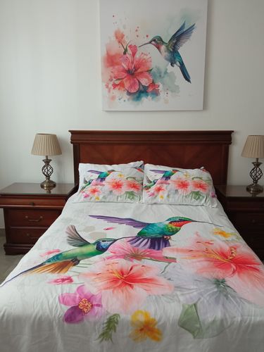 Customer photo review of Vuelo Vibrante: Colibrí y Flor en Acuarela