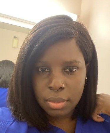 Customer photo review of 4C Edges | Luvwin 180% Density Deep Side Parted Undetectable Pre-cut Lace Glueless Kinky Straight Bob Wig