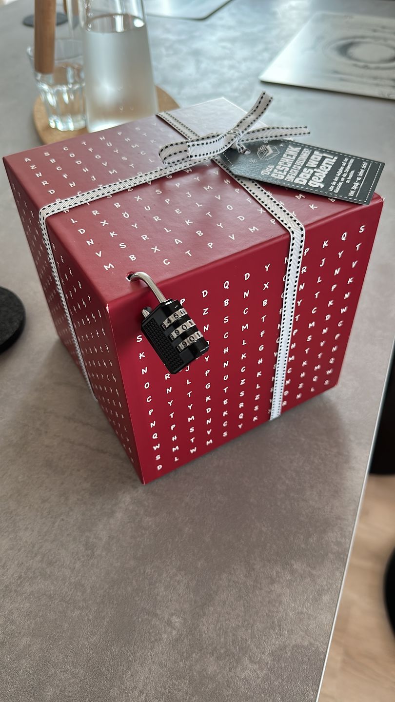 Customer photo review of Worträtselbox, 17cm, rot