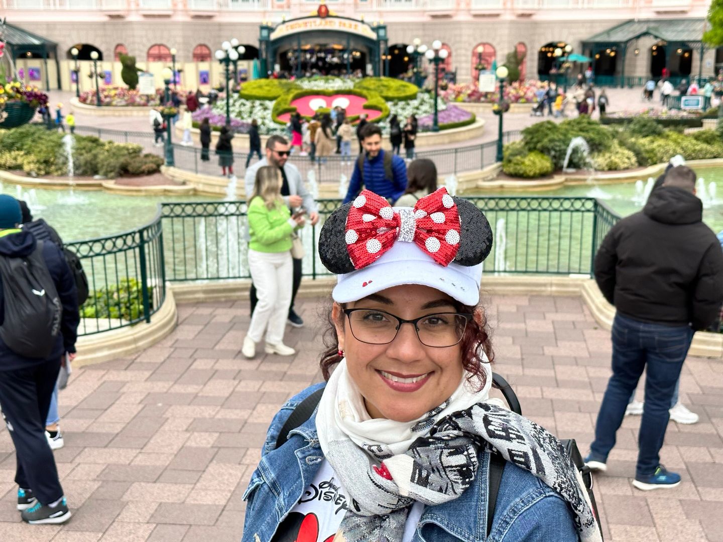 Customer photo review of Pink Bow White Minnie Visor