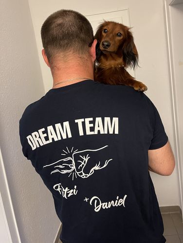 Customer photo review of Dream Team Fauststoß - Individuelles Herren Shirt Rückendruck