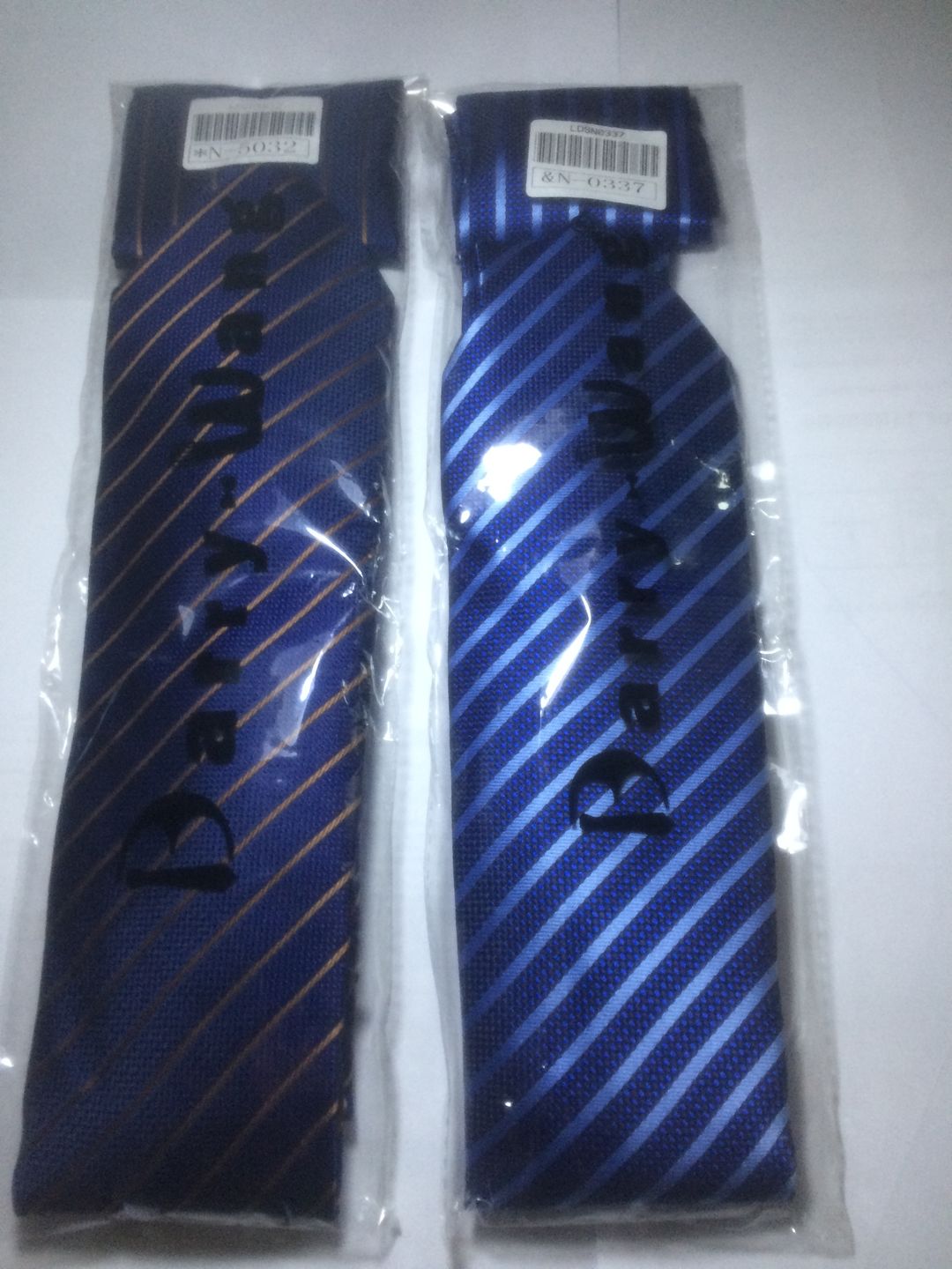 Customer photo review of Deep Blue Gold Striped Silk Fabric Tie Hanky Cufflinks Set