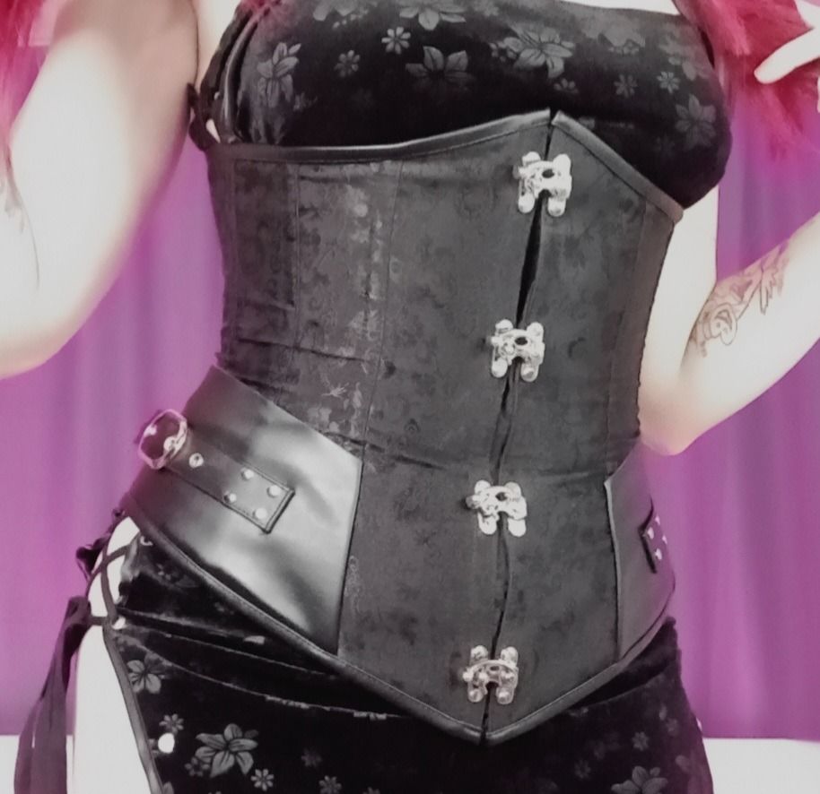 Customer photo review of Brocade Steampunk underbust corset