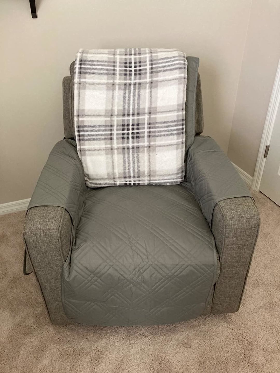 Customer photo review of Waterproof Recliner Chair Cover with Double Straps