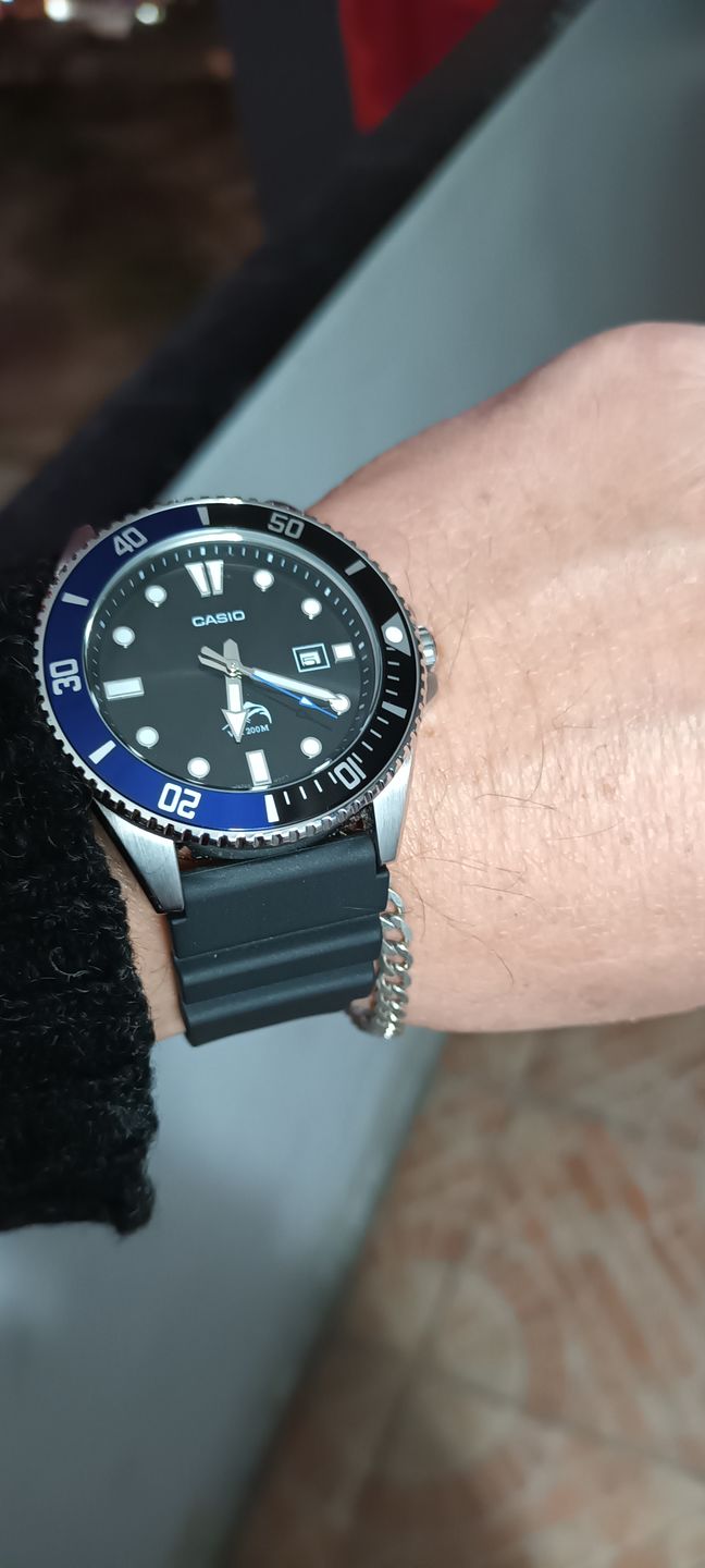 Customer photo review of Reloj Casio Submariner Marlin Duro MDV-106B-1A1VCF Batman Buceo [EXCLUSIVO]