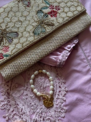 Customer photo review of Rose Garden Golden Bee Clutch