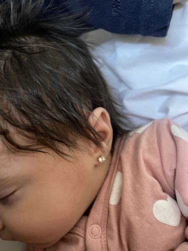 Customer photo review of AROS ABRIDORES DE BEBE GIGI ZIRCÓN 18K
