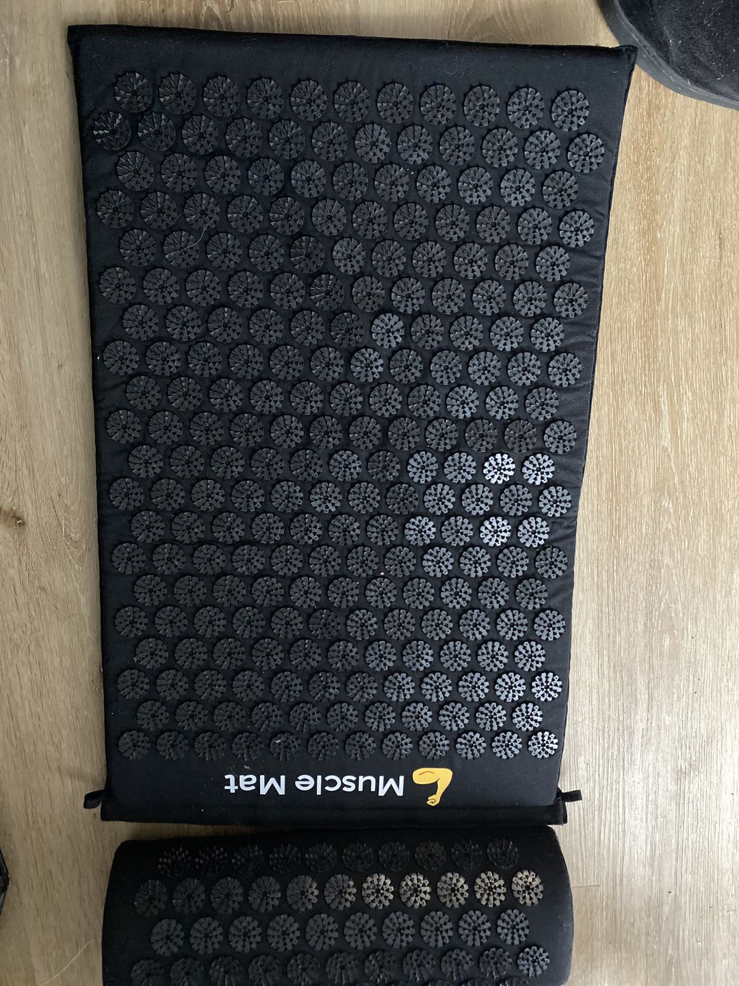 Customer photo review of Muscle Mat Luxury Acupressure Mat With Pillow