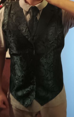 Customer photo review of Black Green Paisley Jacquard Silk Men's Vest Hanky Cufflinks Tie Set