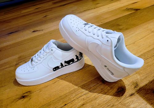 Kundenfoto zum Custom Sneaker Alp Aufzug