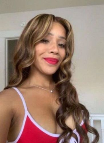 Customer photo review of Luvwin 180% Density Popular Highlight HD Lace Frontal Body Wave Wig