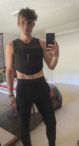 Customer photo review of Mens Mesh Patchwork Elastic Curved Hem Vest SKUI65616