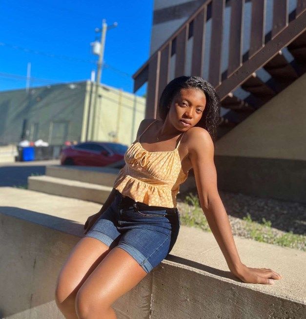 Customer photo review of 4C Edges | Luvwin 180% Density Deep Side Parted Undetectable Lace Glueless Kinky Straight Bob Wig
