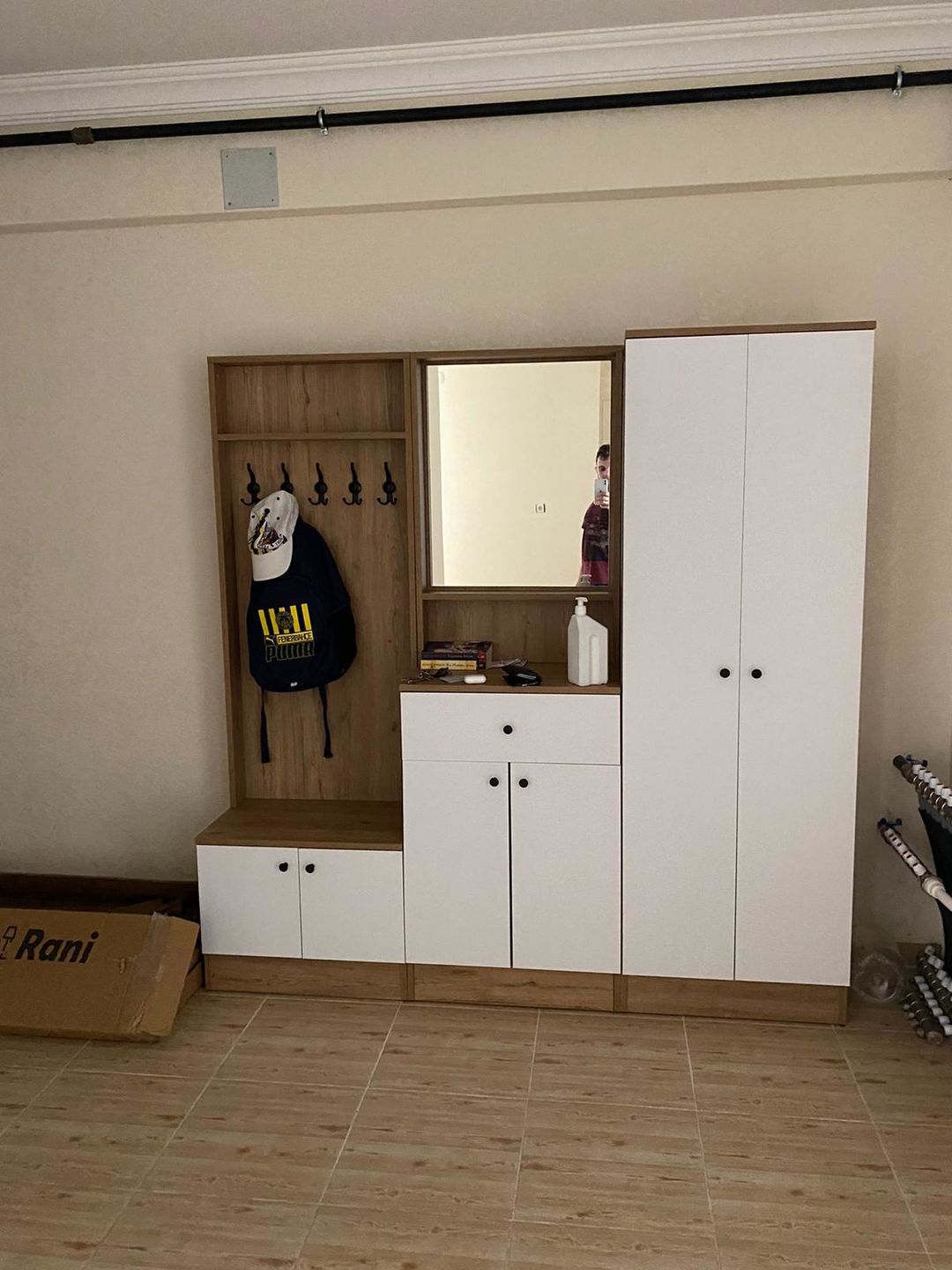 Customer photo review of Rani P6 Modern Çekmeceli Aynalı Raflı Portmanto Ayakkabılık Vestiyer Sepet Ceviz - Beyaz M2