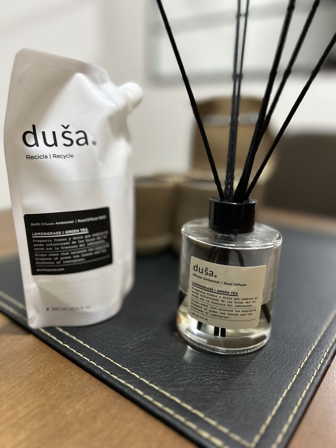 Customer photo review of Lemongrass I Green Tea - Recarga Difusor de Varillas | Difusor Ambiental Para el Hogar y la Oficina | Difusor de Aromas y Ambientadores - 300 ml