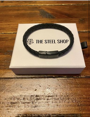 Customer photo review of 8mm Flat Leather Bracelet