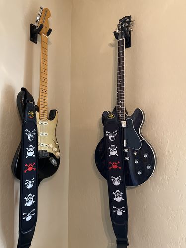 Customer photo review of CFG - 'ZERO-GRAVITY' Strap for Guitar & Bass