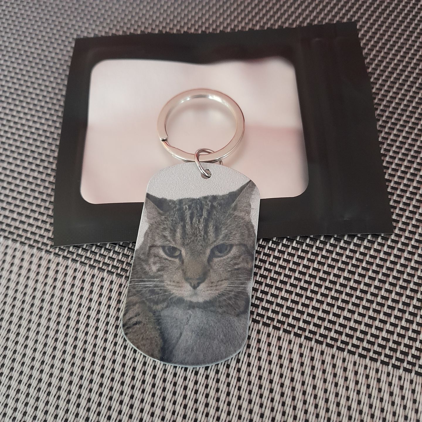 Customer photo review of Ne pleure pas - Porte-clés Dog Tag personnalisé