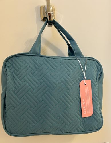 Customer photo review of Bonchemin Teal The Space Saver Toiletry Bag