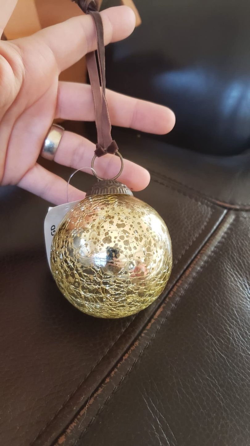 Customer photo review of Set of 4 Gold Mercury Glass Ornaments (3.15 Inch Vintage Crackle Ball) - Perfect for Christmas Tree, Hanging Holiday Decoration, Gifts & Home Decor