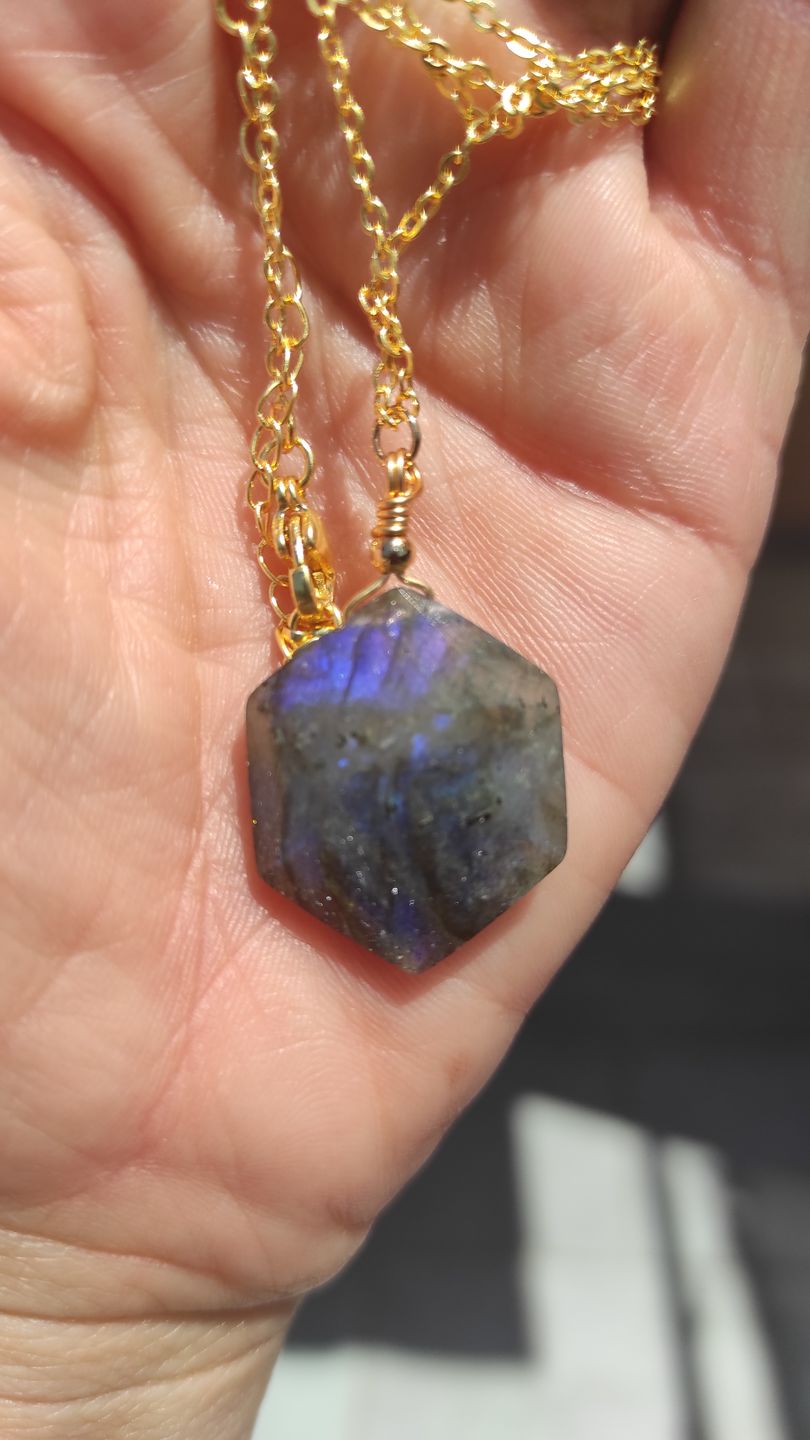 Customer photo review of Collier labradorite sacré