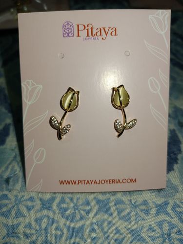 Customer photo review of Aretes de Tulipán con Zirconias
