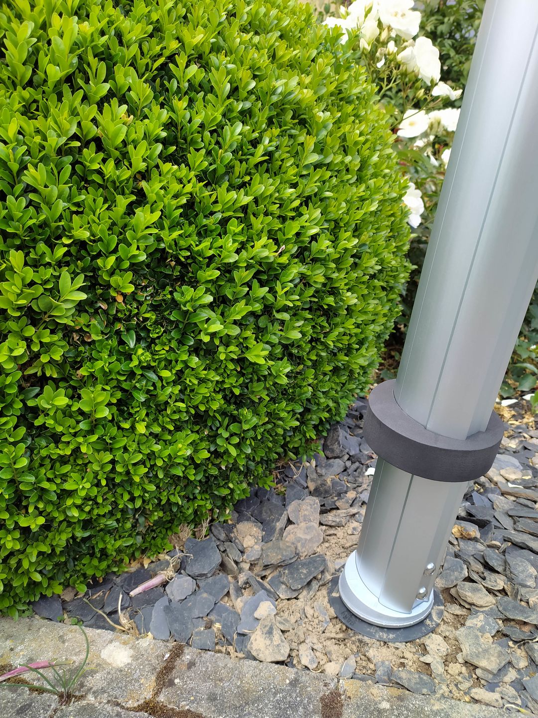 Customer photo review of Base d'ancrage en aluminium à visser ou à sceller pour mâts télescopique