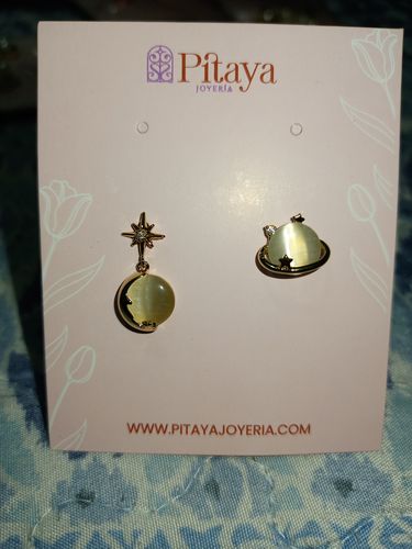 Customer photo review of Aretes de Saturno de Ópalo