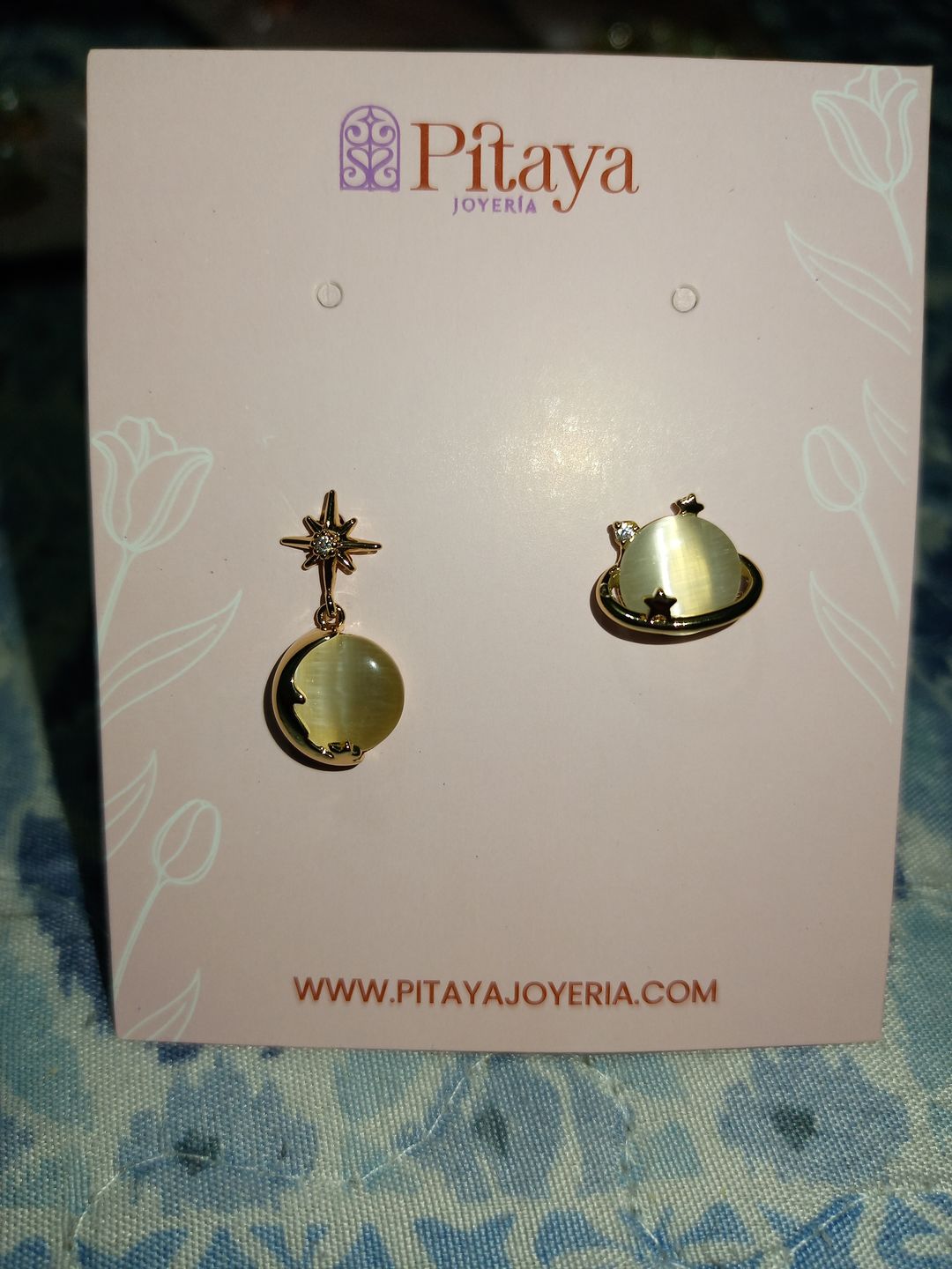 Customer photo review of Aretes de Saturno de Ópalo