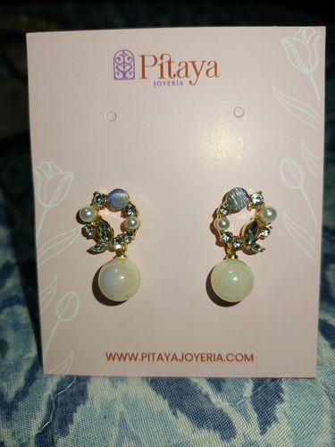 Customer photo review of Aretes Corona de Cristal con Ópalo