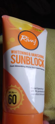 Customer photo review of Rivaj Whitening and Vanishing Sunblock SPF60 (120ml)