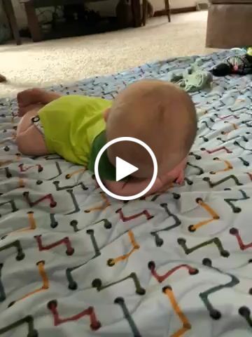 Customer video review of Patterned Machine Washable Reversible Indoor/Outdoor Quilted Water Resistant Play Mat Blanket