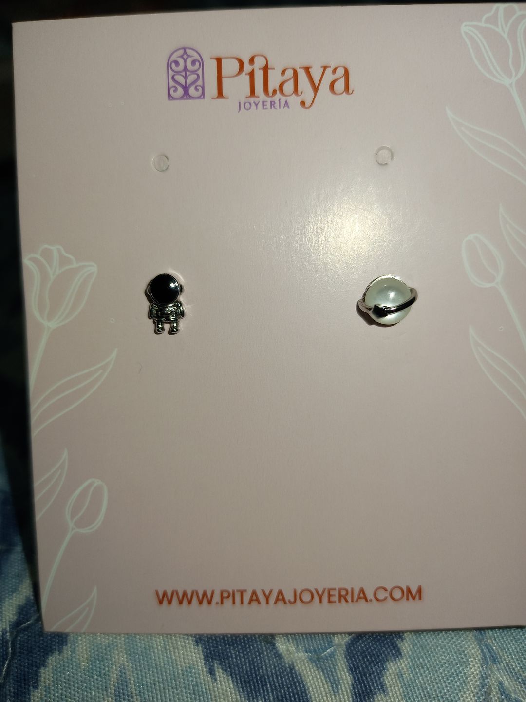 Customer photo review of Aretes Astronauta y Luna