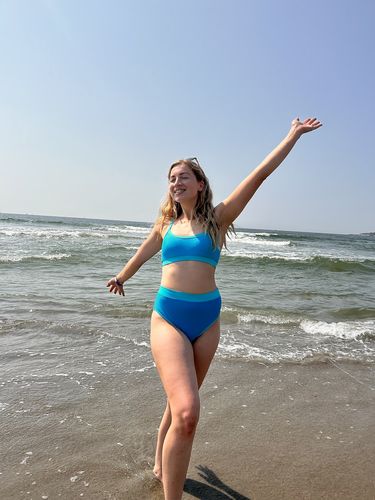 Customer photo review of TYLER Bubble Blue Sporty Bikini Top