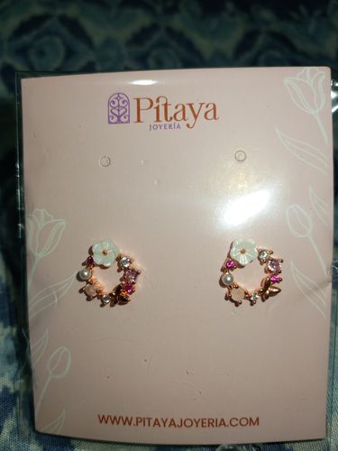 Customer photo review of Aretes Flores de Primavera