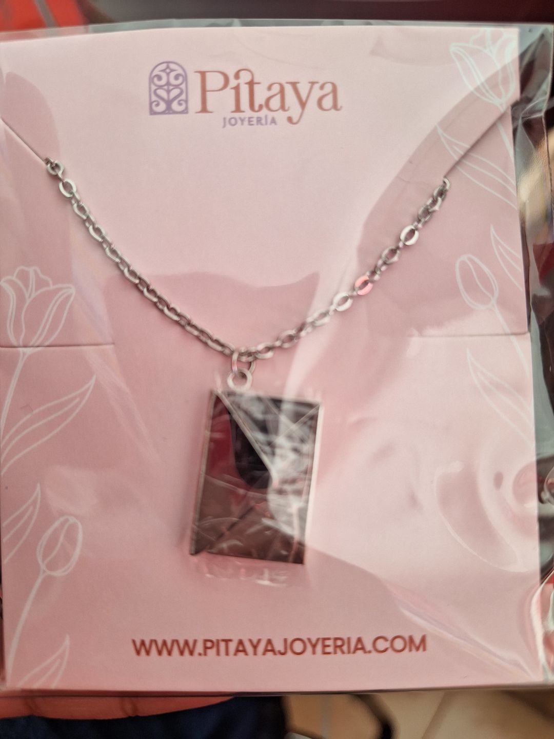Customer photo review of Collar Mensaje Personalizado