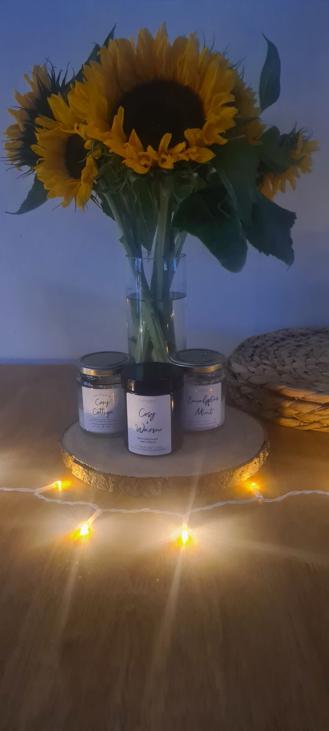 Customer photo review of "Cosy Cottage" Magnolia & Cherry - Soy Candle